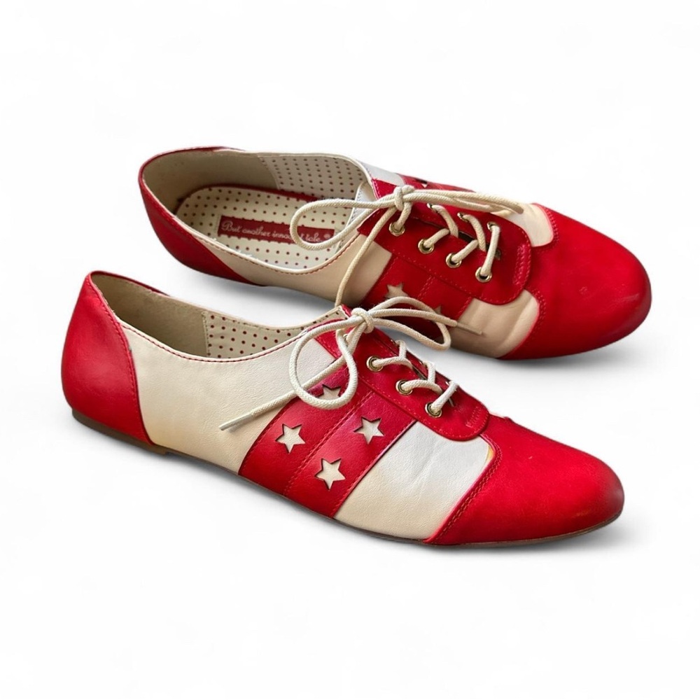 Retro Y2K 60s Twee Red and Cream Oxford Women's Lace-Up Shoes Size 10